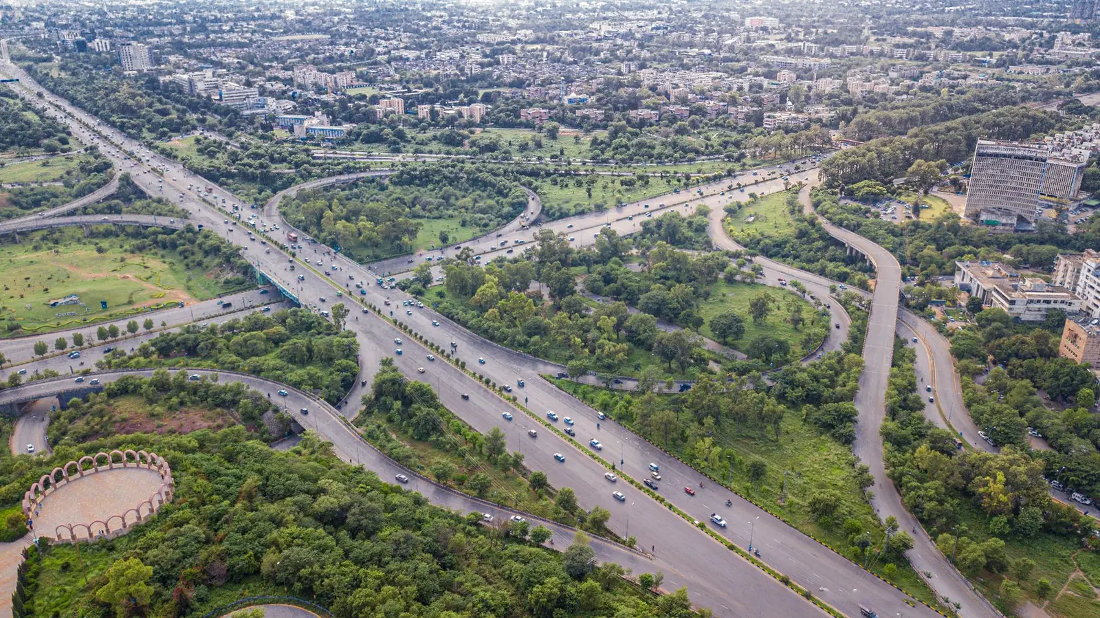 GIFT City — GIFT City Connectivity: Airports, Highways, Rail, Metro and Freight Links (2026 Status)