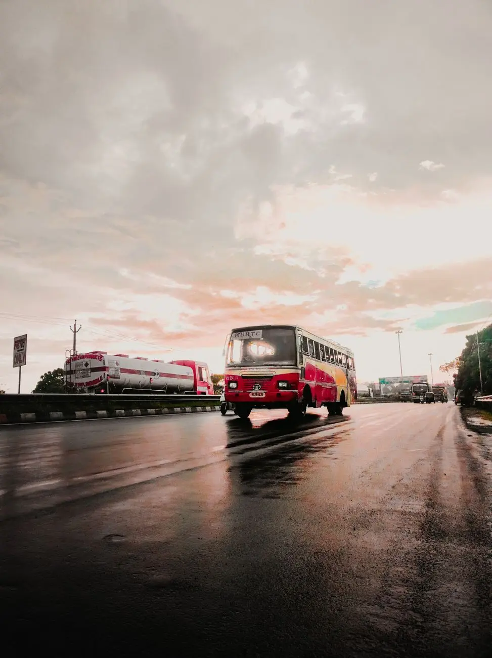 Varun Vihar Yojna — Varun Vihar Yojna Connectivity: Airports, Expressways, Rail and Metro Links
